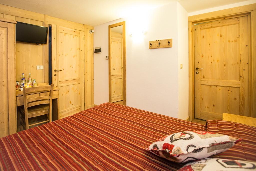 Hotel Restaurant La Barme Cogne Bagian luar foto