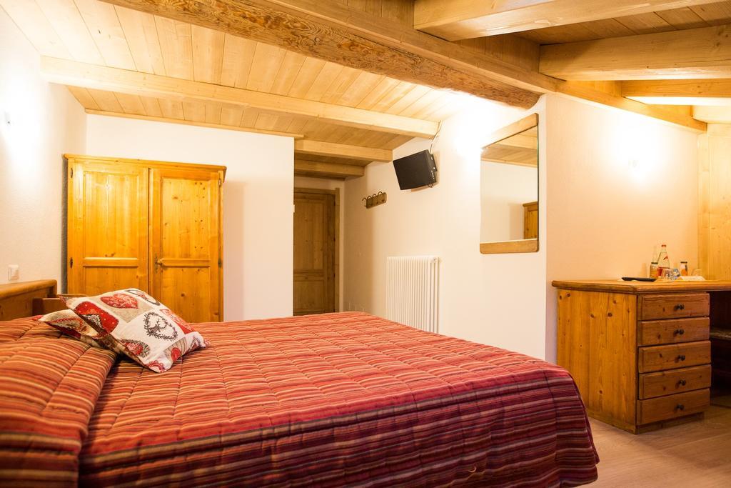 Hotel Restaurant La Barme Cogne Bagian luar foto
