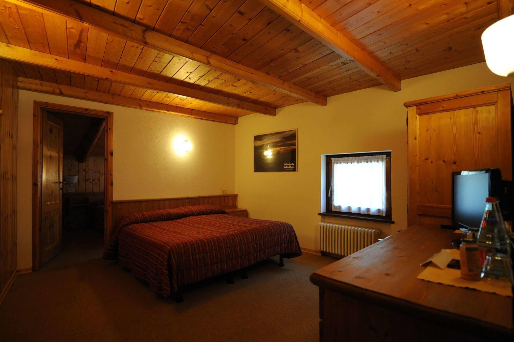 Hotel Restaurant La Barme Cogne Bagian luar foto